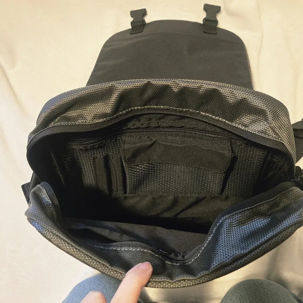 Tumi T Tech Green Black Expandable Buckle Nylon Sling Shoulder Travel Work Bag